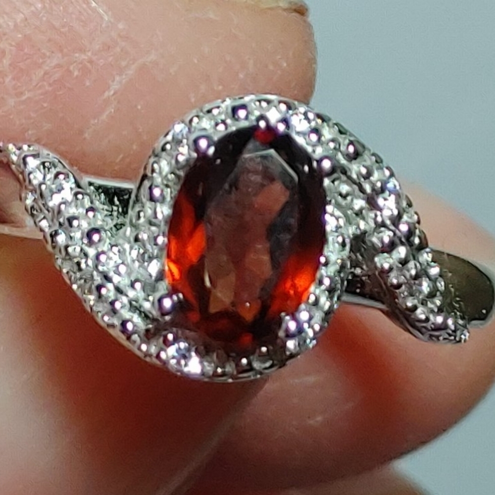 AVON - STERLING SILVER GARNET RING - Picture 3 of 3